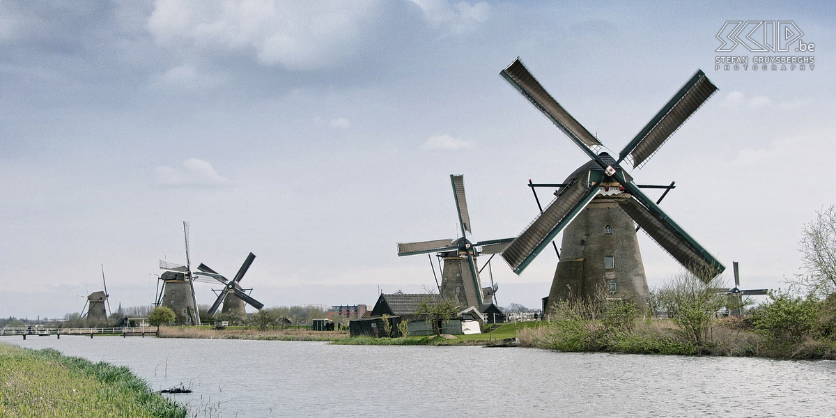 The mills of Kinderdijk Some photos of the 19 windmills in Kinderdijk in South Holland. They were constructed around 1740 to drain the polder. Nowadays there are a  UNESCO World Heritage Site. Stefan Cruysberghs